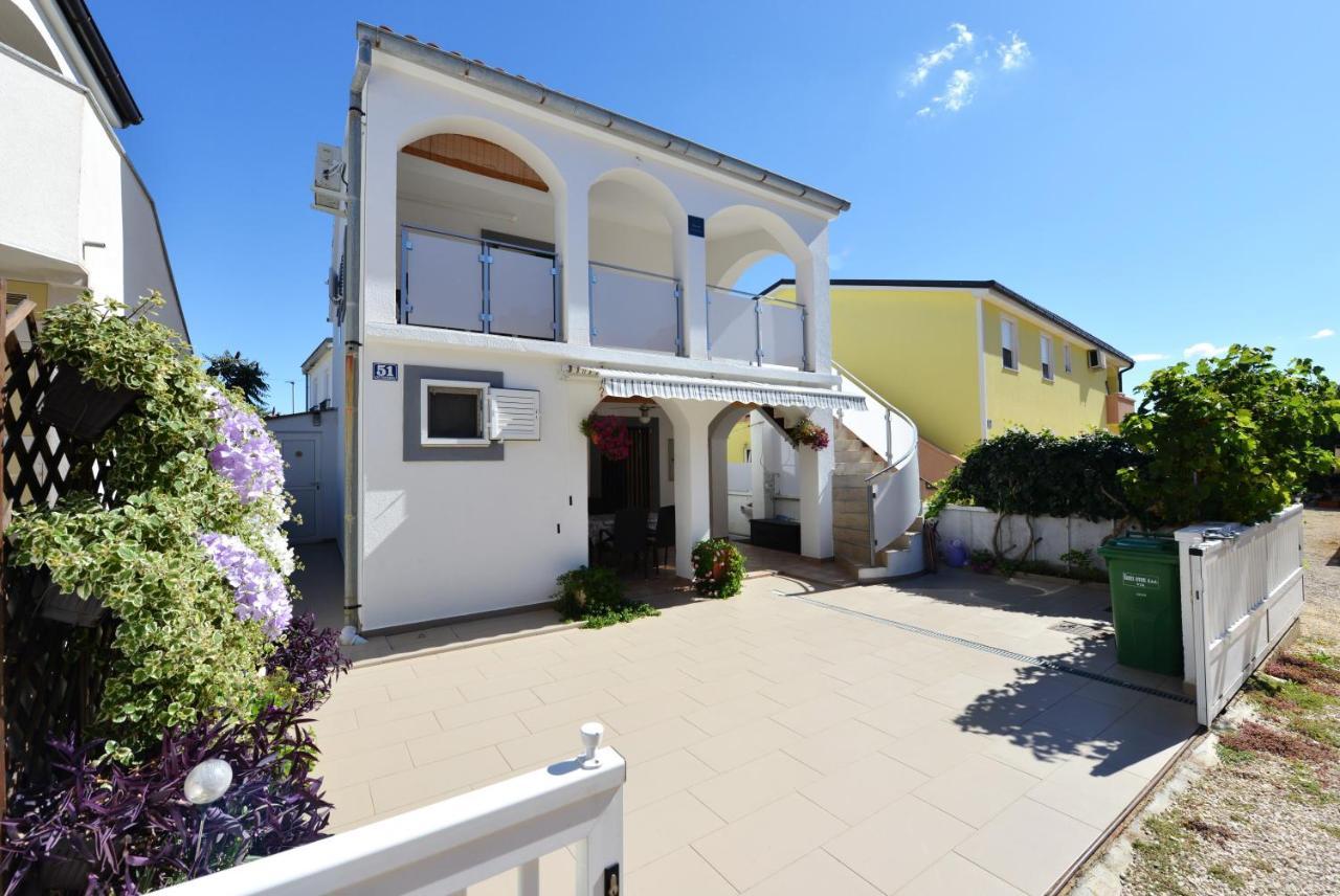 Apartment Lavender Vir Luaran gambar