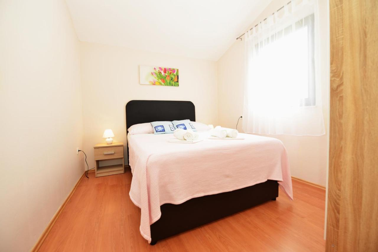 Apartment Lavender Vir Luaran gambar