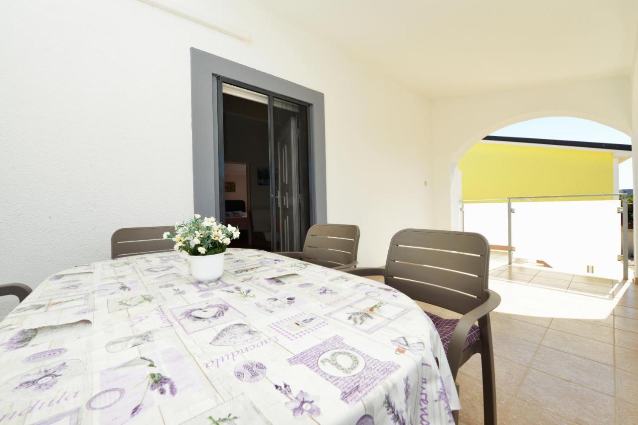 Apartment Lavender Vir Luaran gambar